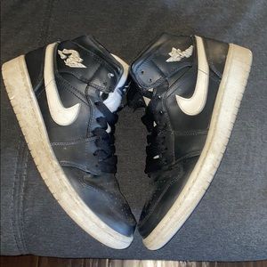 Nike Air Jordan 1’s MID